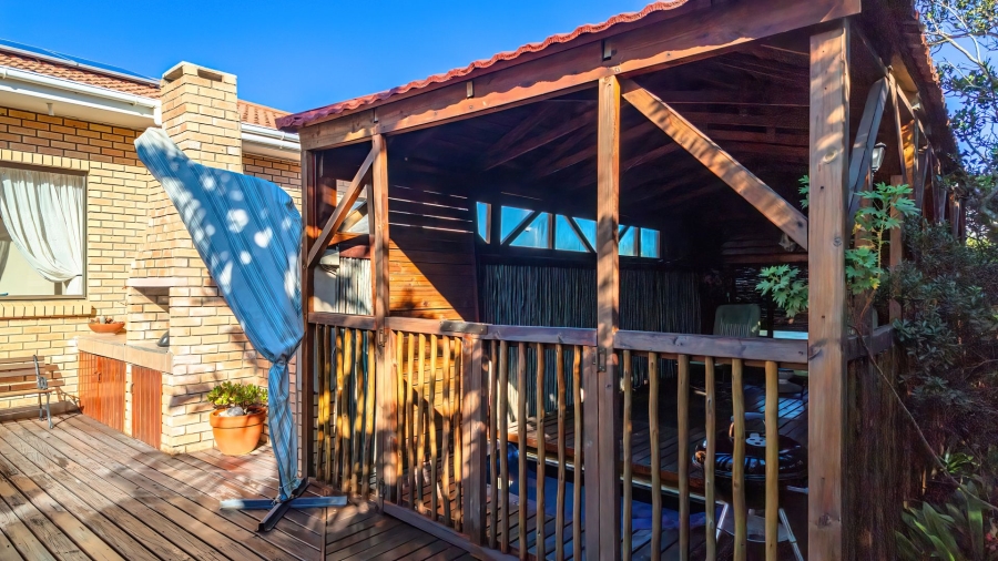 5 Bedroom Property for Sale in Village On Sea Western Cape